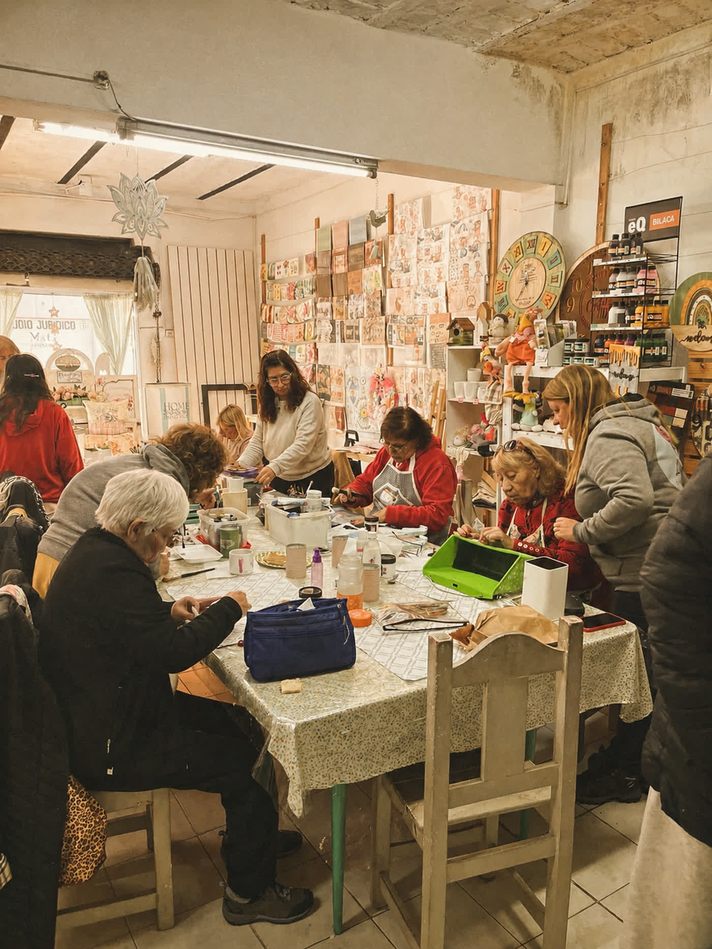 Participantes en taller de arte La Aldea de Bonzi
